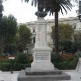 La statua commemorativa di Giuseppe Massari restaurata nel 2013, in Largo Eroi del Mare